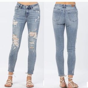 NWOT Skinny Lace Patched Distressed Light Wash Jean 13/31 Judy Blues